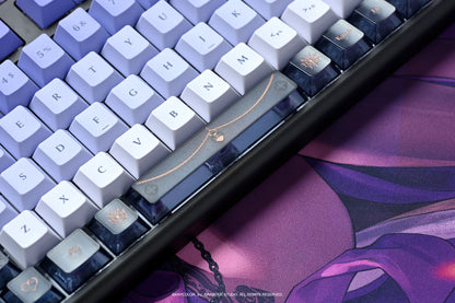 Arbiter Studio x NIJISANJI EN - Arbiter Studio × NIJISANJI EN – Meloco Kyoran 聯名電競周邊系列（日文 JIS 配置鍵盤、布質滑鼠墊及玻璃滑鼠墊）
