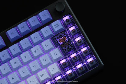Arbiter Studio x NIJISANJI EN - Arbiter Studio × NIJISANJI EN – Meloco Kyoran 聯名電競周邊系列（日文 JIS 配置鍵盤、布質滑鼠墊及玻璃滑鼠墊）