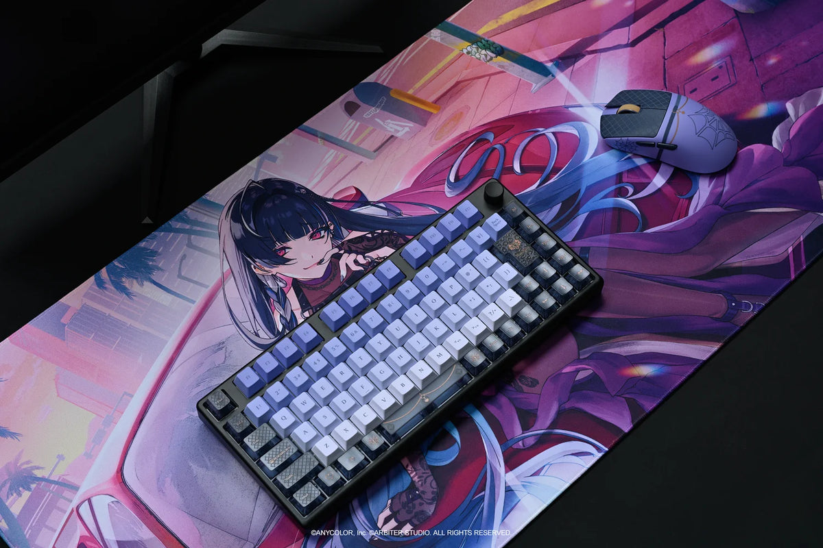 Arbiter Studio x NIJISANJI EN - Arbiter Studio × NIJISANJI EN – Meloco Kyoran 聯名電競周邊系列（日文 JIS 配置鍵盤、布質滑鼠墊及玻璃滑鼠墊）
