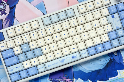 Arbiter Studio x NIJISANJI EN - Arbiter Studio × NIJISANJI EN – Elira Pendora 聯名電競周邊系列（日文 JIS 配置鍵盤、布質滑鼠墊及玻璃滑鼠墊）
